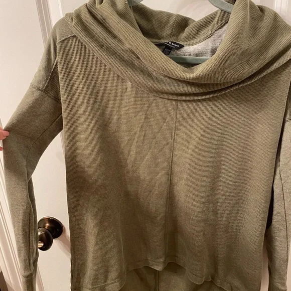 Lucky Brand long sleeve top - Picture 2 of 4
